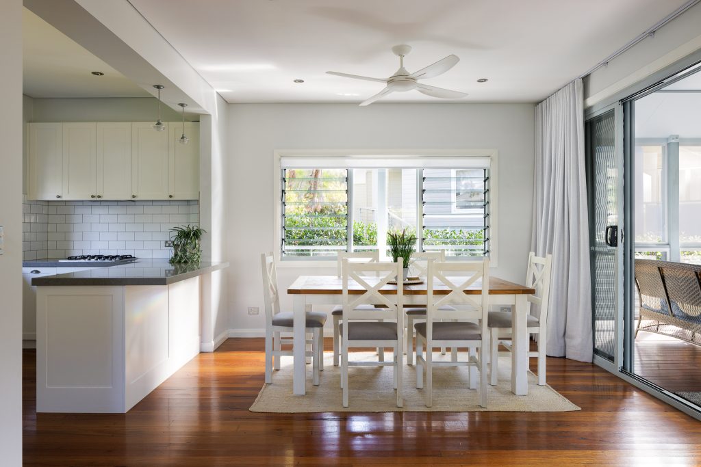 3 bedroom house dining area