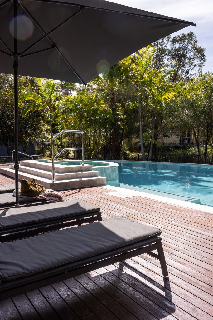BlueysRetreat_Sundeck by the pool