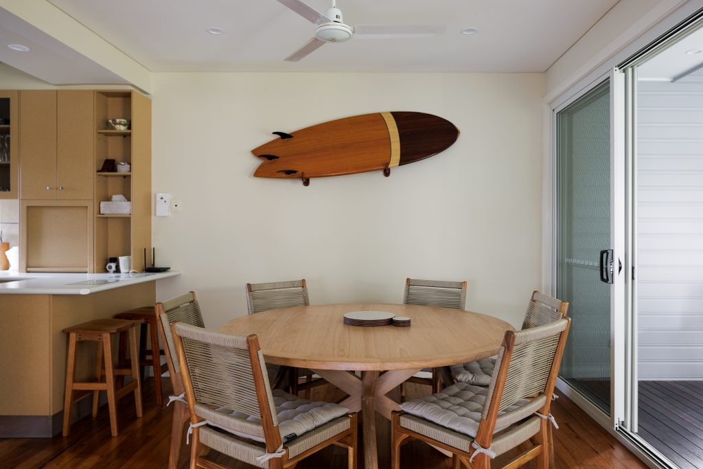 3 bedroom townhouse dining room